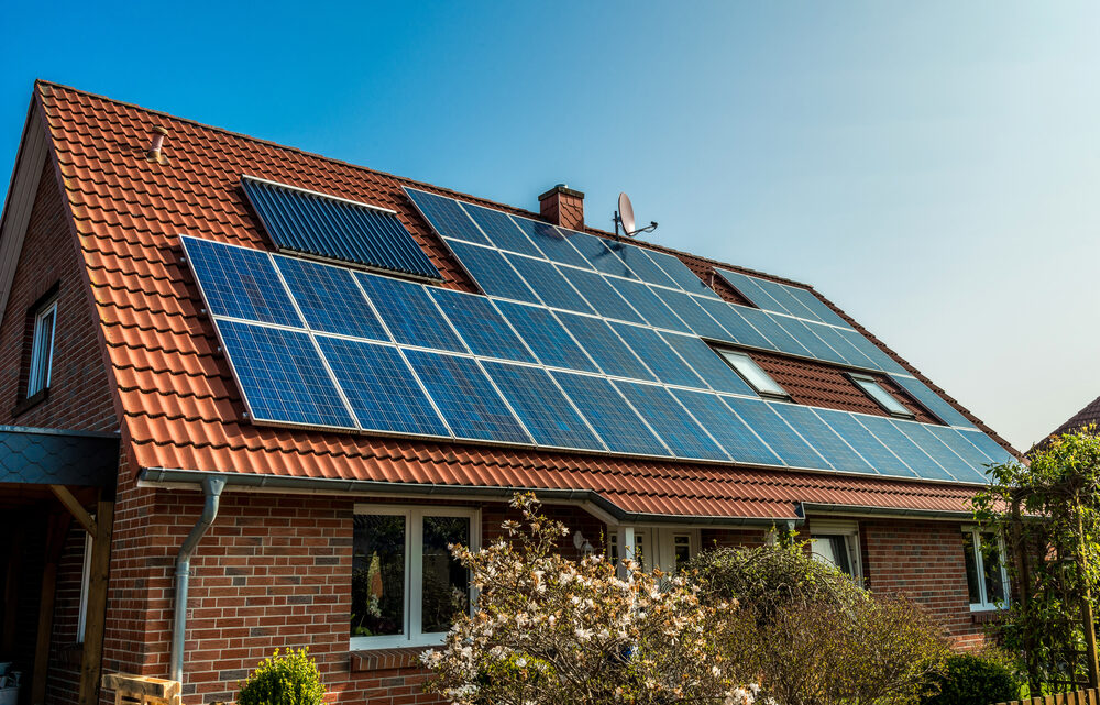 Investir dans les panneaux solaires : les avantages