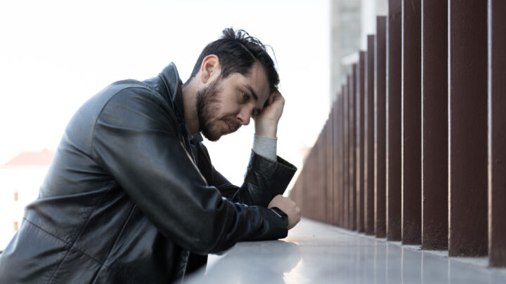 Les répercussions de ne plus donner de nouvelles sur les hommes et leur confiance en eux