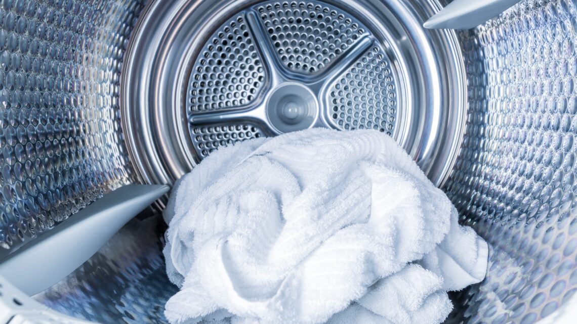 Par quoi remplacer la balle de tennis dans le sèche-linge pour réduire le temps de séchage ?