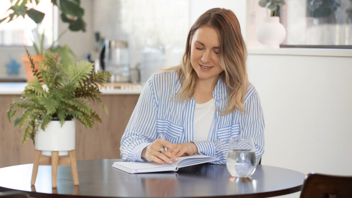 Comment le petit cahier d’exercices d’estime de soi peut transformer votre vie quotidienne