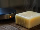 découvrez s'il est possible de faire fondre du savon sans utiliser d'eau et apprenez les méthodes efficaces pour y parvenir facilement.